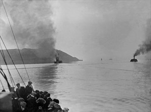 Le RMS Titanic, jetant l’ancre à Roches Point, en Irlande