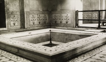 Royal bath, Delhi Fort. Floral patterns decorate the room housing the royal bath, built from marble