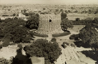 Alai Minar tower. View of the incomplete Alai Minar, taken from the top of the Qutb Minar tower