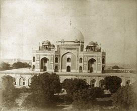 Humayun's tomb, Delhi. View of Emperor Humayun's tomb, an excellent example of Mughal architecture.