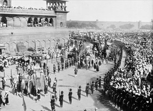 State entry procession at the Coronation Durbar. Crowds line the streets outside the Jama Masjid to