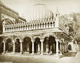 The Agra Fort 'zenana'. A huge, onion-shaped dome adorns the decorative 'zenana' (women's palace)