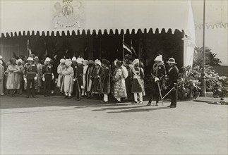 Dignitaries at the Coronation Durbar. British officers and Indian dignitaries wait for carriages