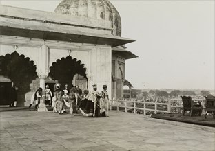 The royal couple at the Delhi Fort. King George V (r.1910-36) and Queen Mary emerge before crowds