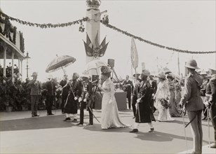 King George V arrives in Kolkata. King George V (r.1910-36), Queen Mary and the royal entourage