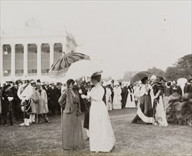 Royal garden party. An Indian woman talks with Queen Mary at a royal garden party in the grounds of