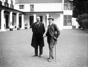 Duke of Connaught visits Bloemfontein. The Duke of Connaught (right) stands talking with a European