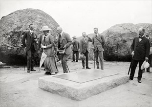 Visiting the grave of Cecil Rhodes. The Duke and Duchess of Connaught visit the grave of Cecil