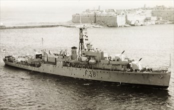 HMS Cygnet, Malta. British naval ship, HMS Cygnet, leaves the Maltese port of Valetta. Valetta,