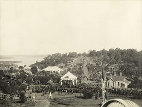 The royal opening of King's Park, Perth. Crowds gather for the opening of the newly renamed 'King's