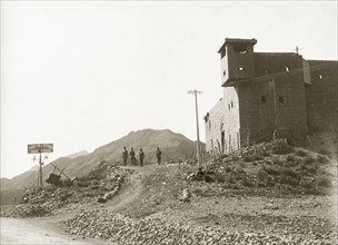 Frontier Constabulary post at Kohat Pass. Four armed policeman of the Frontier Constabulary guard a