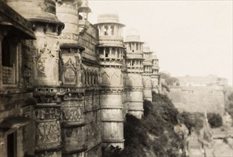The outer wall of Gwalior Fort. View of the intricately carved outer wall belonging to the 15th