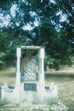 Commemorative monument at Saltpond. A commemorative roadside monument features a painted sculpture