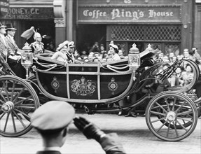King George VI travels through London. King George VI passes crowds of well-wishers on Fleet Street