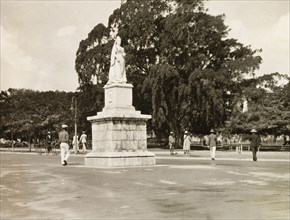 Queen Victoria memorial, Kingston. View of the commemorative statue of Queen Victoria in Victoria