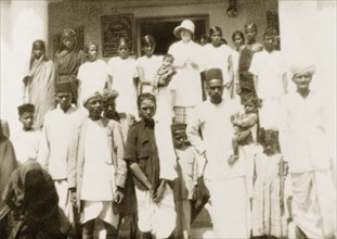 Staff at Mandagadde Hospital. A European doctor and Indian staff from the Mandagadde Methodist