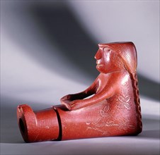Pipe in the form of a seated woman