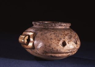 Bowl in the form of a frog, a symbol of fertility, creation and regeneration