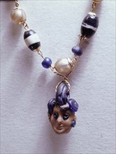 Necklace made of gold and lapis lazuli