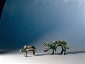 Bronze figures of boars