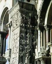 This column from Acre now in Piazza San Marco, Venice conveys something of the immense richness and variety that could be found in buildings all over the Byzantine Empire at the time