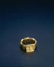 A finger ring, a piece of personal jewellery