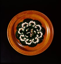 A sancai three colour glazed pottery offering dish