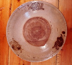 Bowl with stamped decoration
