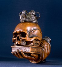 Memento Mori (Latin phrase meaning remember your mortality) in the form of a pipe