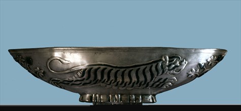 Oval bowl with leaping tiger