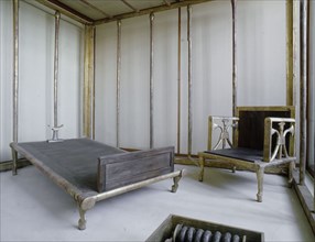Remains of furniture found in the Giza tomb of Hetep heres I, the chief queen of Sneferu and mother of Khufu included a bed, a bed canopy, a curtain box, two armchairs, a palanquin and several chests