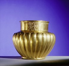 Fluted gold jar from the tomb of king Psusennes I
