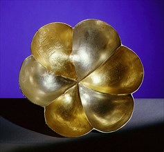 Stemmed drinking bowl in the shape of a lotus flower, the petals made alternately of gold and electrum