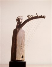 A Fang harp with a head finial