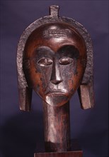 These heads, known as Bieri, were attached to bark boxes containing the skulls and bones of ancestors, both to guard the relics and as a focus for prayers, complaints and sacrifices