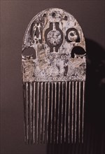 A comb decorated with Ashanti allegorical figures