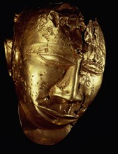 A gold head, probably attached to the royal stool, perhaps the golden stool, symbol of the Ashanti emperor