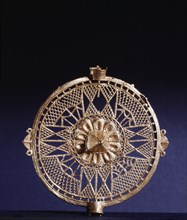Jewellery worn as insignia by senior officials of the court of the Ashanti kings