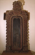 In the nineteenth century richly carved and gilded doors were a feature of royal compounds in northern Bali, echoing the forms of temple decoration