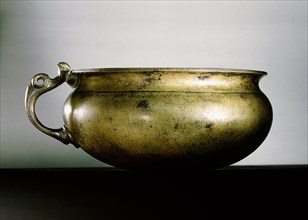 Bronze cup with a handle in the shape of a stylized waterfowl