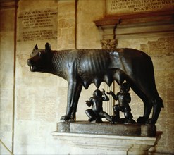 A statue of the she wolf of Rome