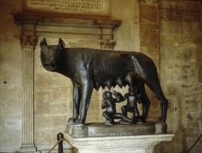 A statue of the she wolf of Rome
