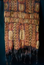 Tie dyed raffia cloth interlaced into a seamless tube without the use of a loom