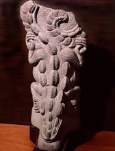 Palmate stone sculpted in the form of a lizard