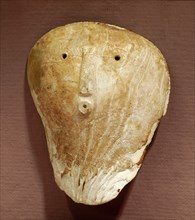 Conch shell incised with abstract face design