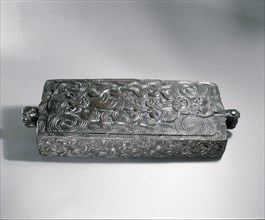 A papahou, flat treasure box, used to hold ornaments that had been worn on the head of a chief and were therefore tapu