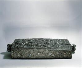 A papahou, flat treasure box, used to hold ornaments that had been worn on the head of a chief and were therefore tapu