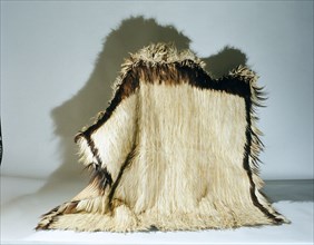 Kahu topuni, a chiefs war cloak, the closely woven flax decorated with thin strips of dog fur
