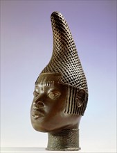 Idia, the mother of Oba Esigie, was granted the right to establish her own palace and ancestral altars as a reward for using her mystic powers to bring victory in Benins war against the Igala