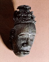 Bronze pendant in the form of a head
